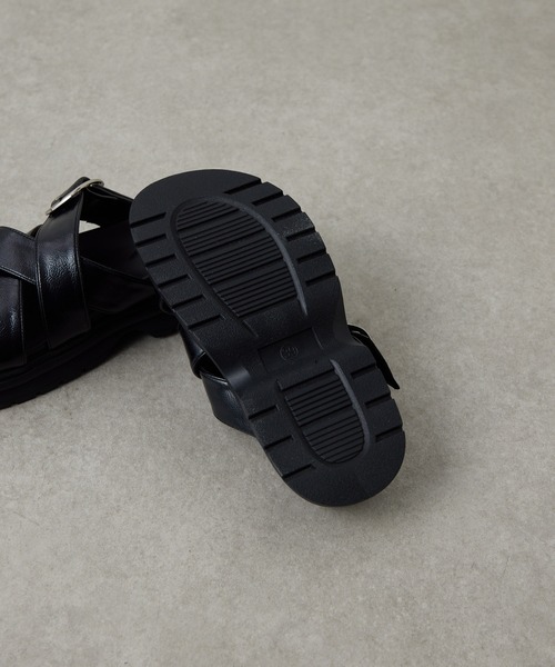 PAPILLONNER（パピヨネ）の「PAPILLONNER/ベルトクロスサンダル（サンダル・レディース・オフホワイト/ブラック・37/36/39）」の5枚目の写真