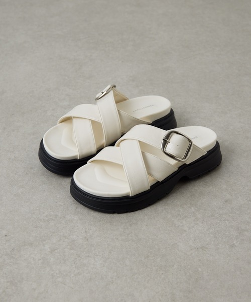 PAPILLONNER（パピヨネ）の「PAPILLONNER/ベルトクロスサンダル（サンダル・レディース・オフホワイト/ブラック・37/36/39）」の16枚目の写真