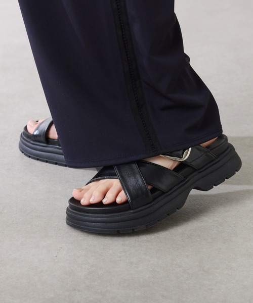 PAPILLONNER（パピヨネ）の「PAPILLONNER/ベルトクロスサンダル（サンダル・レディース・オフホワイト/ブラック・37/36/39）」の13枚目の写真