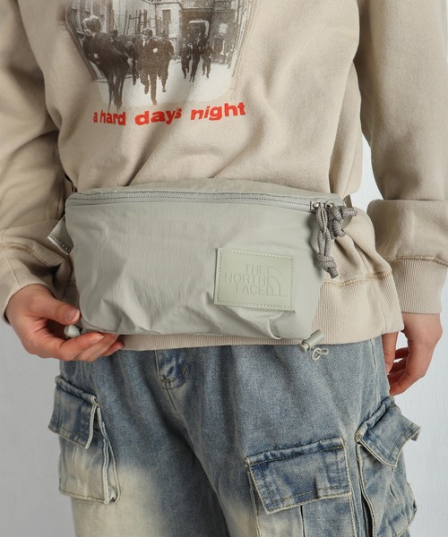 THE NORTH FACE(ザノースフェイス)の「【韓国限定・日本未入荷】THE NORTH FACE W NEVER STOP LUMBAR / ノースフェイス ウーマンネバーストップランバー 軽量(ショルダーバッグ・メンズ・ブラック/グレイッシュベージュ・FREE)」の2枚目の写真