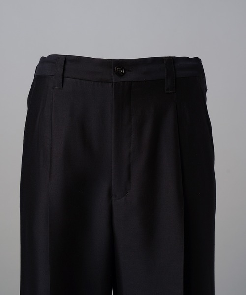 MAISON SPECIAL(メゾンスペシャル)の「《UNISEX》Silk Wool One-tuck Tapered Slacks/シルクウールワンタックテーパードスラックス【MAISON SPECIAL/メゾンスペシャル】■セットアップ対応■(スラックス・メンズ・ネイビー/ブラック・2/1/0)」の4枚目の写真