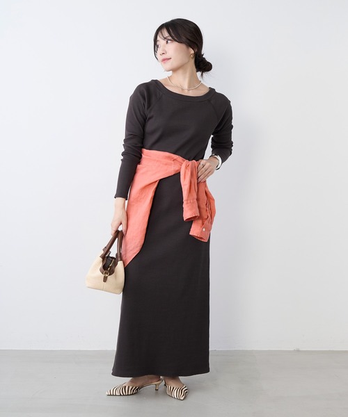 MICA&DEAL（マイカ＆ディール）の「カットリブロングワンピース（ワンピース・レディース・グレイッシュベージュ/ブラック/チャコールグレー・FREE）」の3枚目の写真