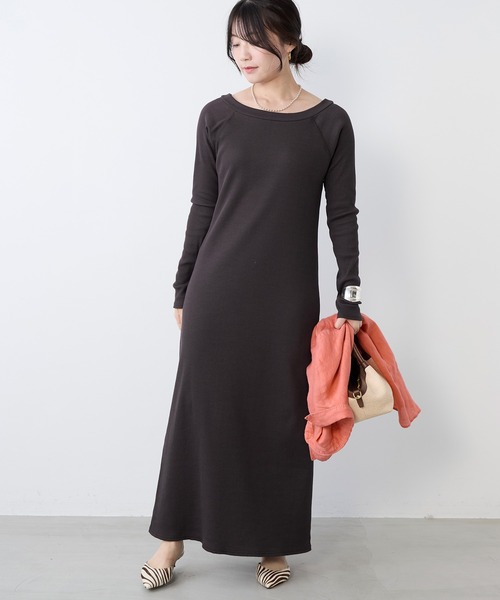 MICA&DEAL（マイカ＆ディール）の「カットリブロングワンピース（ワンピース・レディース・グレイッシュベージュ/ブラック/チャコールグレー・FREE）」の19枚目の写真