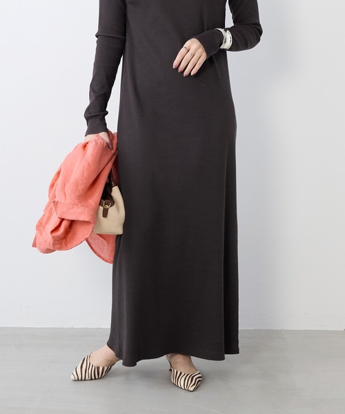 MICA&DEAL（マイカ＆ディール）の「カットリブロングワンピース（ワンピース・レディース・グレイッシュベージュ/ブラック/チャコールグレー・FREE）」の20枚目の写真