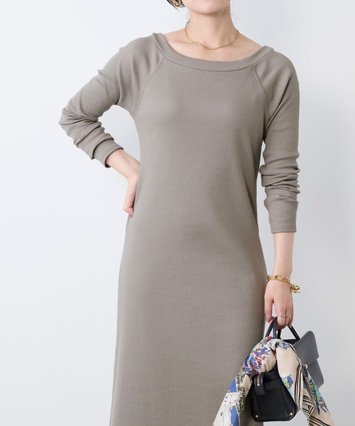 MICA&DEAL（マイカ＆ディール）の「カットリブロングワンピース（ワンピース・レディース・グレイッシュベージュ/ブラック/チャコールグレー・FREE）」の4枚目の写真