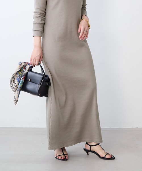 MICA&DEAL（マイカ＆ディール）の「カットリブロングワンピース（ワンピース・レディース・グレイッシュベージュ/ブラック/チャコールグレー・FREE）」の6枚目の写真