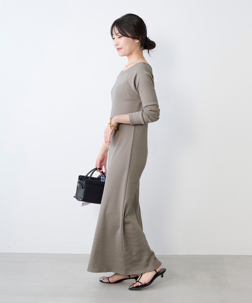 MICA&DEAL（マイカ＆ディール）の「カットリブロングワンピース（ワンピース・レディース・グレイッシュベージュ/ブラック/チャコールグレー・FREE）」の7枚目の写真