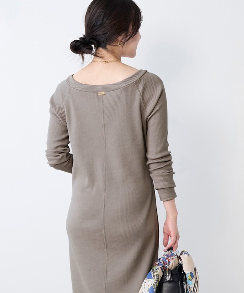 MICA&DEAL（マイカ＆ディール）の「カットリブロングワンピース（ワンピース・レディース・グレイッシュベージュ/ブラック/チャコールグレー・FREE）」の10枚目の写真