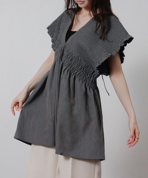 Social GIRL(ソーシャルガール)の「シャーリングチュニック シャーリングシャツ 半袖 ノースリーブ(シャツ/ブラウス・レディース・グレイッシュベージュ/ブラック/グレー・M)」の2枚目の写真