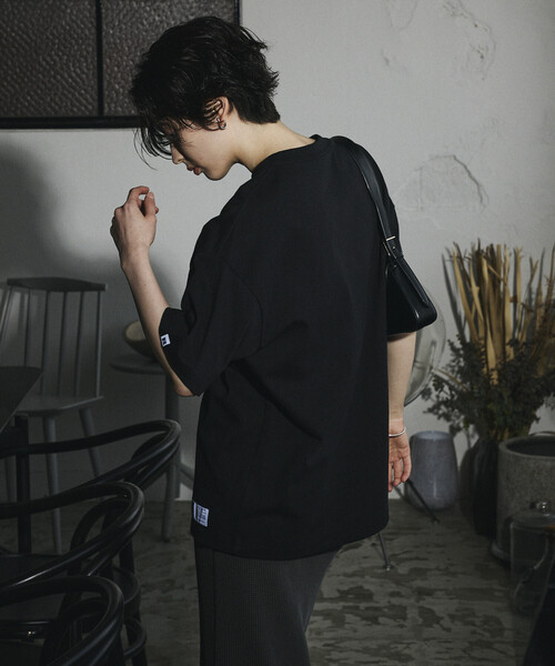 Russell Athletic(ラッセルアスレティック)の「限定展開 RUSSELL ATHLETIC×FREAK'S STORE ラッセル アスレチック 別注 ビッグシルエット ワンポイントロゴ ヘンリーネック Tシャツ(Tシャツ/カットソー・メンズ・ホワイト/ネイビー/ブラック/杢グレー・LARGE/MEDIUM/SMALL)」の16枚目の写真