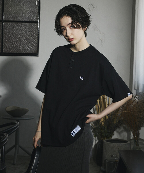 Russell Athletic(ラッセルアスレティック)の「限定展開 RUSSELL ATHLETIC×FREAK'S STORE ラッセル アスレチック 別注 ビッグシルエット ワンポイントロゴ ヘンリーネック Tシャツ(Tシャツ/カットソー・メンズ・ホワイト/ネイビー/ブラック/杢グレー・LARGE/MEDIUM/SMALL)」の18枚目の写真