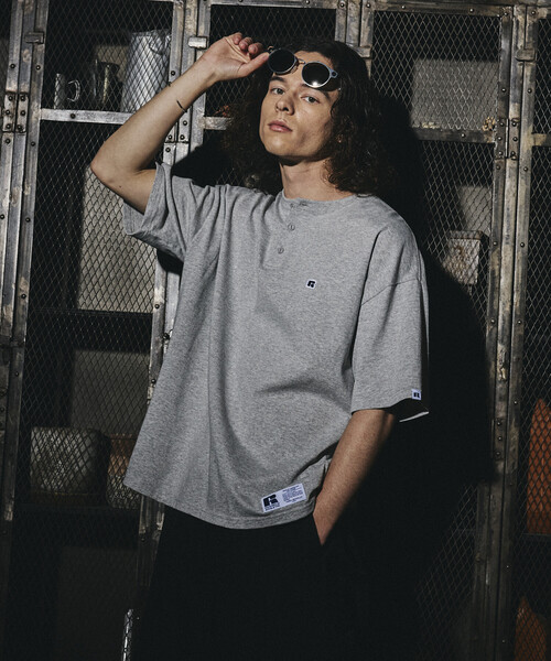 Russell Athletic(ラッセルアスレティック)の「限定展開 RUSSELL ATHLETIC×FREAK'S STORE ラッセル アスレチック 別注 ビッグシルエット ワンポイントロゴ ヘンリーネック Tシャツ(Tシャツ/カットソー・メンズ・ホワイト/ネイビー/ブラック/杢グレー・LARGE/MEDIUM/SMALL)」の11枚目の写真