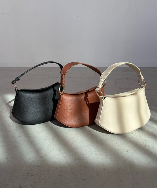 CAPRICIEUX LE'MAGE（カプリシューレマージュ）の「ソフトカーブバッグ（ショルダーバッグ・レディース・アイボリー/ブラック/ブラウン・FREE）」の4枚目の写真