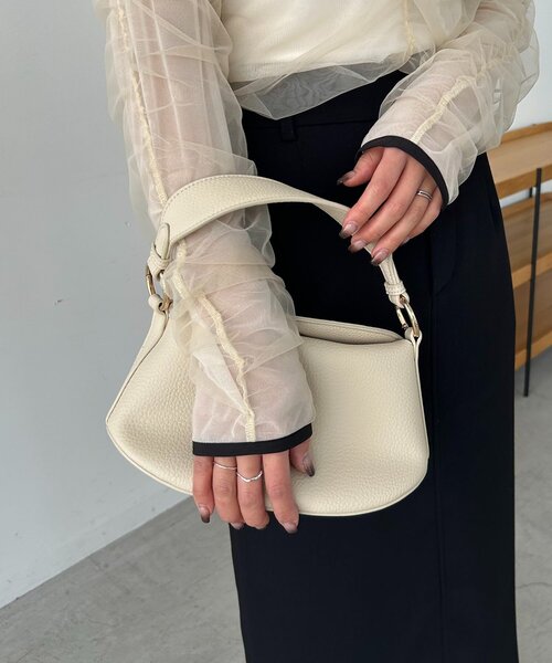 CAPRICIEUX LE'MAGE（カプリシューレマージュ）の「ソフトカーブバッグ（ショルダーバッグ・レディース・アイボリー/ブラック/ブラウン・FREE）」の5枚目の写真