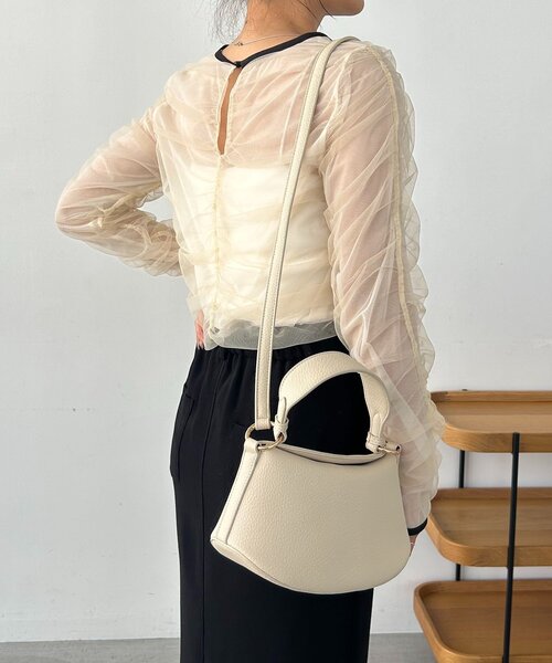 CAPRICIEUX LE'MAGE（カプリシューレマージュ）の「ソフトカーブバッグ（ショルダーバッグ・レディース・アイボリー/ブラック/ブラウン・FREE）」の6枚目の写真