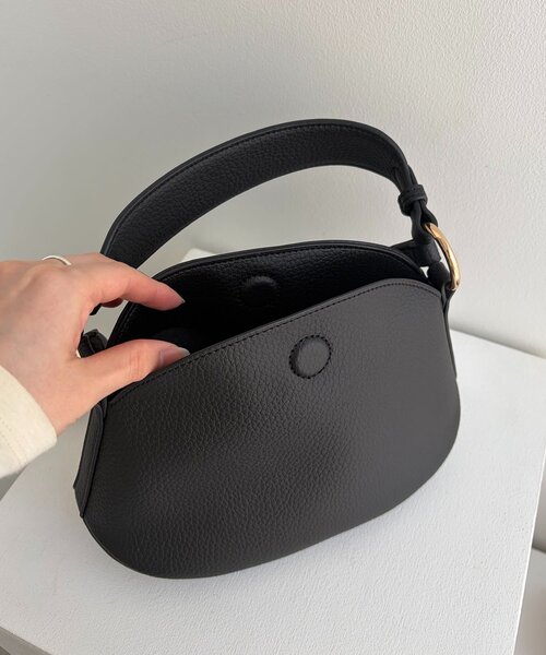 CAPRICIEUX LE'MAGE（カプリシューレマージュ）の「ソフトカーブバッグ（ショルダーバッグ・レディース・アイボリー/ブラック/ブラウン・FREE）」の12枚目の写真