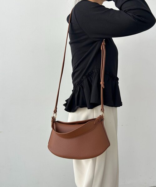 CAPRICIEUX LE'MAGE（カプリシューレマージュ）の「ソフトカーブバッグ（ショルダーバッグ・レディース・アイボリー/ブラック/ブラウン・FREE）」の19枚目の写真