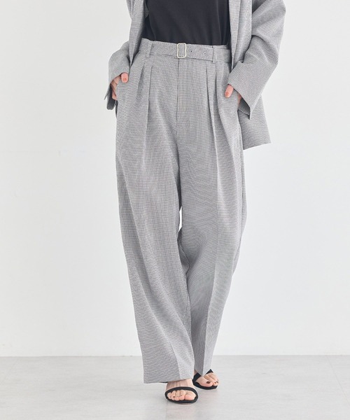 earth music&ecology（アースミュージックアンドエコロジー）の「アソートツータックベルトパンツ（スラックス・レディース・チェック/ネイビー/ホワイト系その他2・M/S）」の5枚目の写真