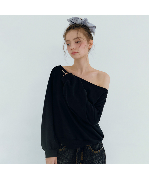 MICANE(ミケーネ)の「ルミオフショルダースウェットシャツ(スウェット・レディース・ホワイト/ブラック/アイボリー・SMALL/MEDIUM/LARGE/X-LARGE)」の3枚目の写真