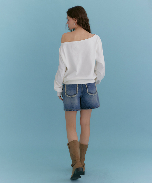 MICANE(ミケーネ)の「ルミオフショルダースウェットシャツ(スウェット・レディース・ホワイト/ブラック/アイボリー・SMALL/MEDIUM/LARGE/X-LARGE)」の7枚目の写真