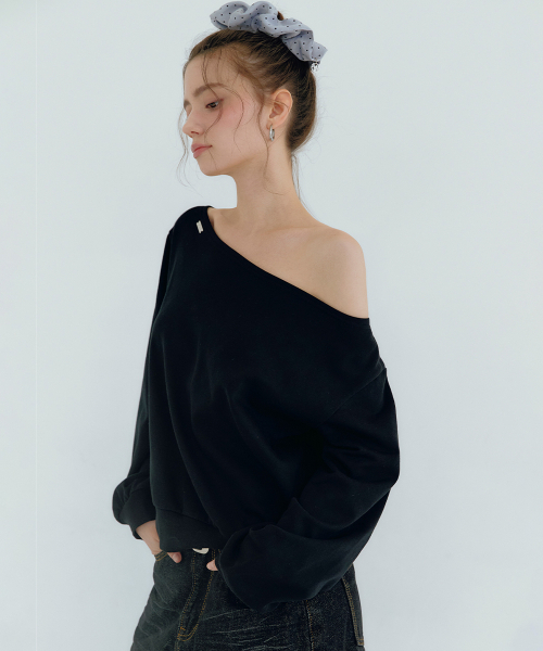 MICANE(ミケーネ)の「ルミオフショルダースウェットシャツ(スウェット・レディース・ホワイト/ブラック/アイボリー・SMALL/MEDIUM/LARGE/X-LARGE)」の9枚目の写真