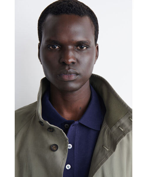 COS(コス)の「リラックスフィット コットンリネン ポロシャツ(シャツ/ブラウス・メンズ・ブラウン/ネイビー・XS/S/M/L/XL)」の9枚目の写真