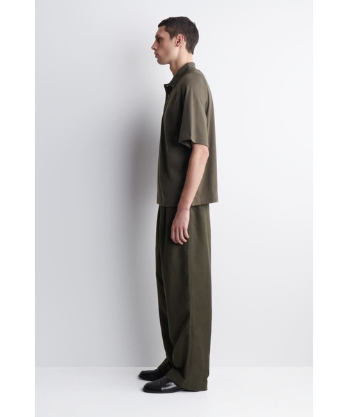 COS(コス)の「リラックスフィット コットンリネン ポロシャツ(シャツ/ブラウス・メンズ・ブラウン/ネイビー・XS/S/M/L/XL)」の12枚目の写真