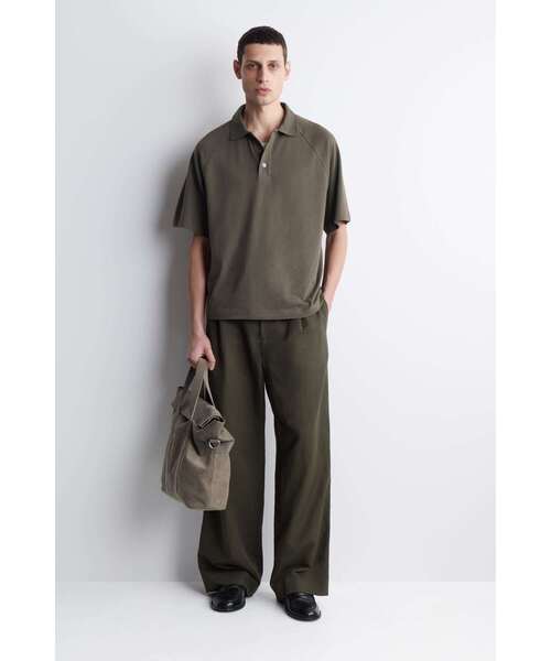 COS(コス)の「リラックスフィット コットンリネン ポロシャツ(シャツ/ブラウス・メンズ・ブラウン/ネイビー・XS/S/M/L/XL)」の14枚目の写真