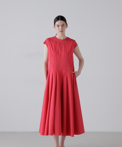 ADORE(アドーア)の「◆プレーンストレッチワンピース(ワンピース・レディース・ベージュ/レッド・38)」の6枚目の写真