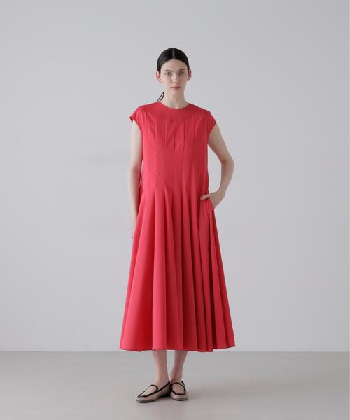 ADORE(アドーア)の「◆プレーンストレッチワンピース(ワンピース・レディース・ベージュ/レッド・38)」の4枚目の写真