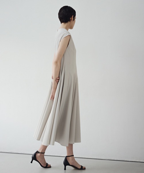 ADORE(アドーア)の「◆プレーンストレッチワンピース(ワンピース・レディース・ベージュ/レッド・38)」の18枚目の写真