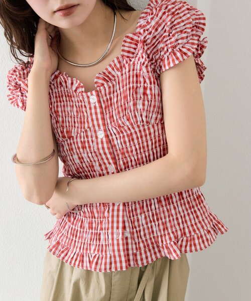 mystic（ミスティック）の「シャーリングフレンチブラウス（シャツ/ブラウス・レディース・オフホワイト/ブラック/レッド/ネイビー・FREE）」の4枚目の写真