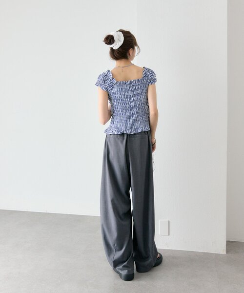 mystic（ミスティック）の「シャーリングフレンチブラウス（シャツ/ブラウス・レディース・オフホワイト/ブラック/レッド/ネイビー・FREE）」の11枚目の写真