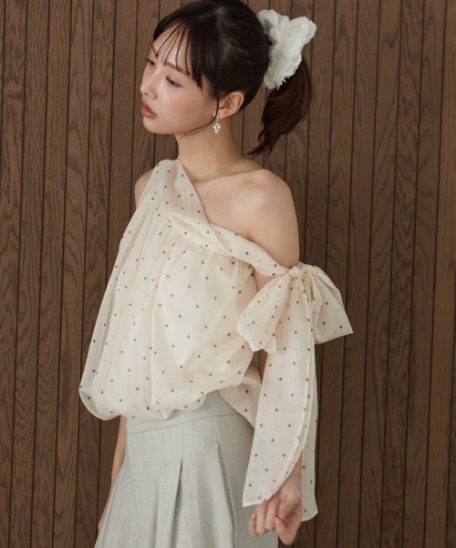 krahe(クレーエ)の「ドット柄ワンショルダーフリルブラウス(シャツ/ブラウス・レディース・ホワイト/ピンク・FREE)」の15枚目の写真