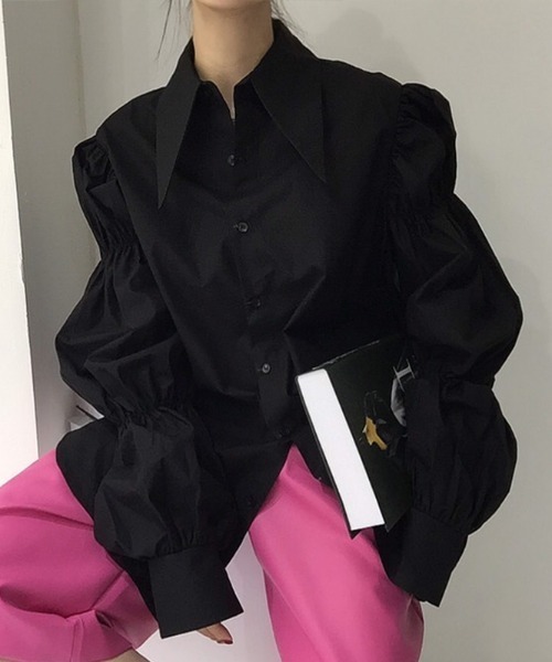 AMAJI(アマジ)の「ピークカラー パフスリーブ ギャザー 長袖 前ボタン ブラウス(シャツ/ブラウス・レディース・ブラック/ホワイト・FREE)」の3枚目の写真