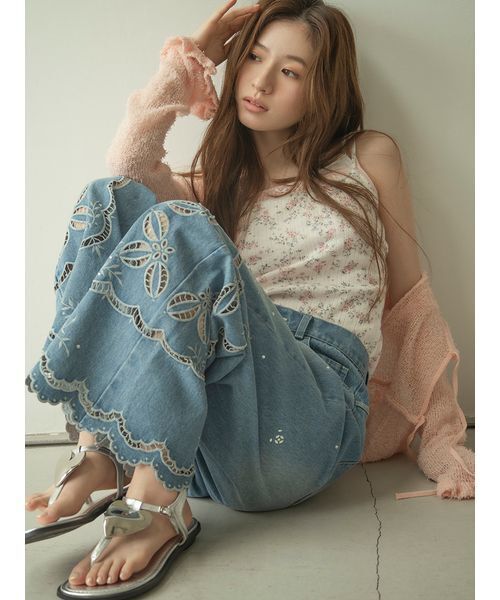 LILY BROWN（リリーブラウン）の「[L.B CANDY STOCK]カットワークビジューデニムパンツ（デニムパンツ・レディース・ホワイト/ブルー・0/1）」の4枚目の写真