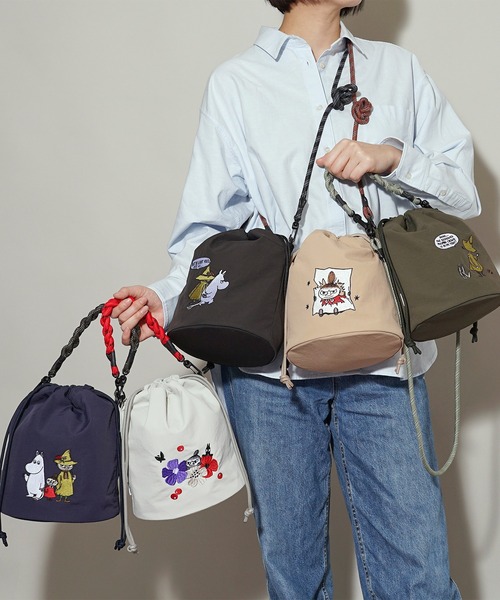 MOOMIN(ムーミン)の「【MOOMIN】(ムーミン) 軽量 撥水 ペットボトル500ml 長財布 収納可能 巾着 ハンドバッグ RMPK-05(ショルダーバッグ・レディース・ライトグレー/カーキ/チャコールグレー/ネイビー/ベージュ/レッド/パープル・ONE SIZE)」の2枚目の写真