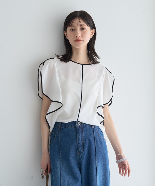 YECCA VECCA(イェッカヴェッカ)の「配色ラッフルスリーブブラウス(シャツ/ブラウス・レディース・ネイビー/サックスブルー/オフホワイト・FREE)」の2枚目の写真