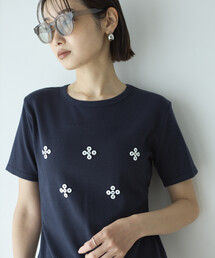 Firsthand/ファーストハンド シェルボタン フラワーモチーフ コットンモダール Tシャツ