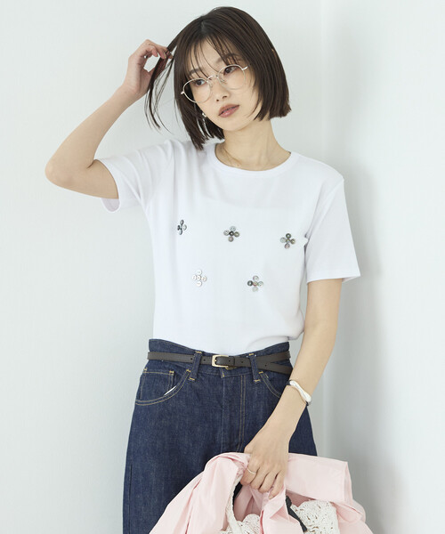 Firsthand(ファーストハンド)の「Firsthand/ファーストハンド シェルボタン フラワーモチーフ コットンモダール Tシャツ(Tシャツ/カットソー・レディース・ブラウン/ホワイト/ブラック/ネイビー・フリー)」の12枚目の写真