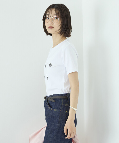 Firsthand(ファーストハンド)の「Firsthand/ファーストハンド シェルボタン フラワーモチーフ コットンモダール Tシャツ(Tシャツ/カットソー・レディース・ブラウン/ホワイト/ブラック/ネイビー・フリー)」の13枚目の写真
