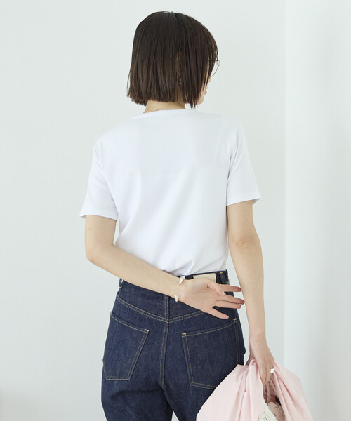 Firsthand(ファーストハンド)の「Firsthand/ファーストハンド シェルボタン フラワーモチーフ コットンモダール Tシャツ(Tシャツ/カットソー・レディース・ブラウン/ホワイト/ブラック/ネイビー・フリー)」の14枚目の写真