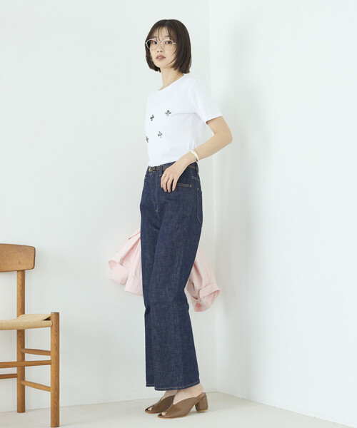 Firsthand(ファーストハンド)の「Firsthand/ファーストハンド シェルボタン フラワーモチーフ コットンモダール Tシャツ(Tシャツ/カットソー・レディース・ブラウン/ホワイト/ブラック/ネイビー・フリー)」の22枚目の写真