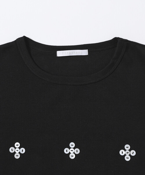 Firsthand(ファーストハンド)の「Firsthand/ファーストハンド シェルボタン フラワーモチーフ コットンモダール Tシャツ(Tシャツ/カットソー・レディース・ブラウン/ホワイト/ブラック/ネイビー・フリー)」の15枚目の写真