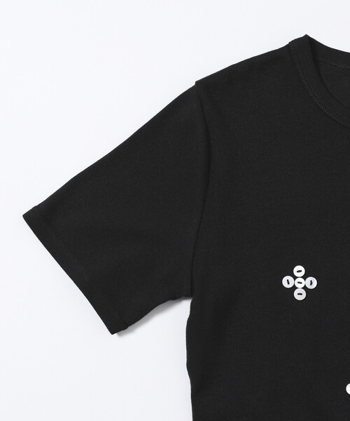 Firsthand(ファーストハンド)の「Firsthand/ファーストハンド シェルボタン フラワーモチーフ コットンモダール Tシャツ(Tシャツ/カットソー・レディース・ブラウン/ホワイト/ブラック/ネイビー・フリー)」の16枚目の写真