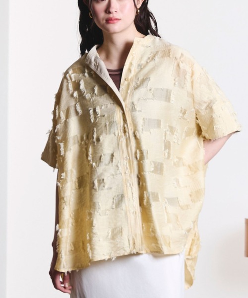 ROSE BUD(ローズバッド)の「(GENE HEAVENS)SHEER DOBBY S/S SHIRT(シャツ/ブラウス・レディース・ブラック/ベージュ/ブルー・ONE SIZE)」の2枚目の写真