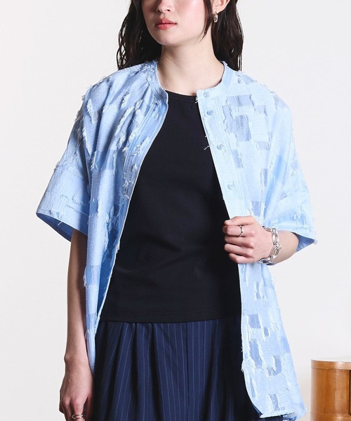 ROSE BUD(ローズバッド)の「(GENE HEAVENS)SHEER DOBBY S/S SHIRT(シャツ/ブラウス・レディース・ブラック/ベージュ/ブルー・ONE SIZE)」の3枚目の写真