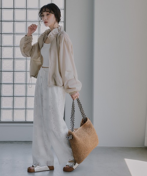 210nouve(トゥージュヌーブ)の「シアー ナイロン スタンド ギャザー ジャケット(ブルゾン・レディース・ブラック/ベージュ/グリーン/ホワイト・FREE)」の10枚目の写真