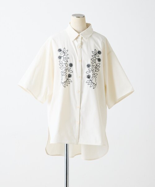 ear PAPILLONNER(イアパピヨネ)の「花柄刺繍半袖シャツ【SUM1 STYLE】(シャツ/ブラウス・レディース・ホワイト/ブラウン・FREE)」の12枚目の写真