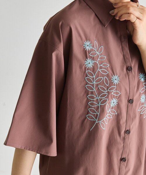 ear PAPILLONNER(イアパピヨネ)の「花柄刺繍半袖シャツ【SUM1 STYLE】(シャツ/ブラウス・レディース・ホワイト/ブラウン・FREE)」の14枚目の写真